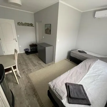 Ulics Vendeghaz Ii Appartement *