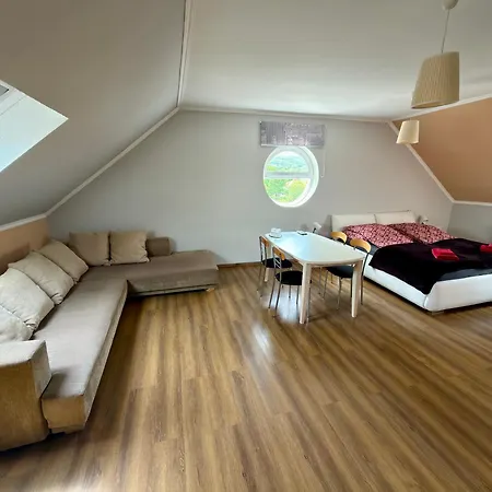 Ulics Vendeghaz Ii Appartement