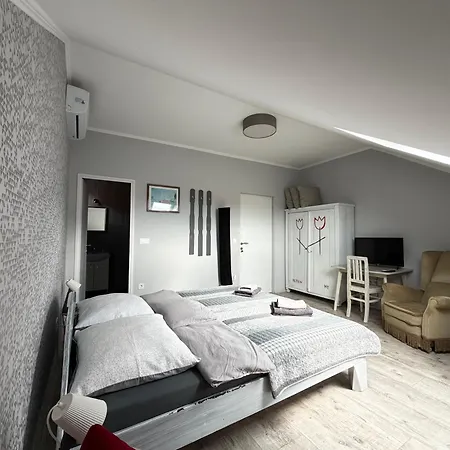Ulics Vendeghaz Ii Appartement