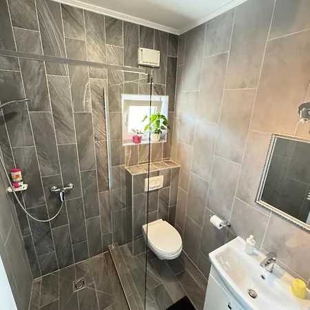 Ulics Vendeghaz Ii Appartement